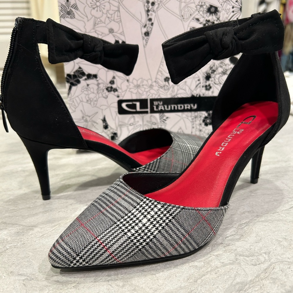 Shoes - Picture 2 of 4